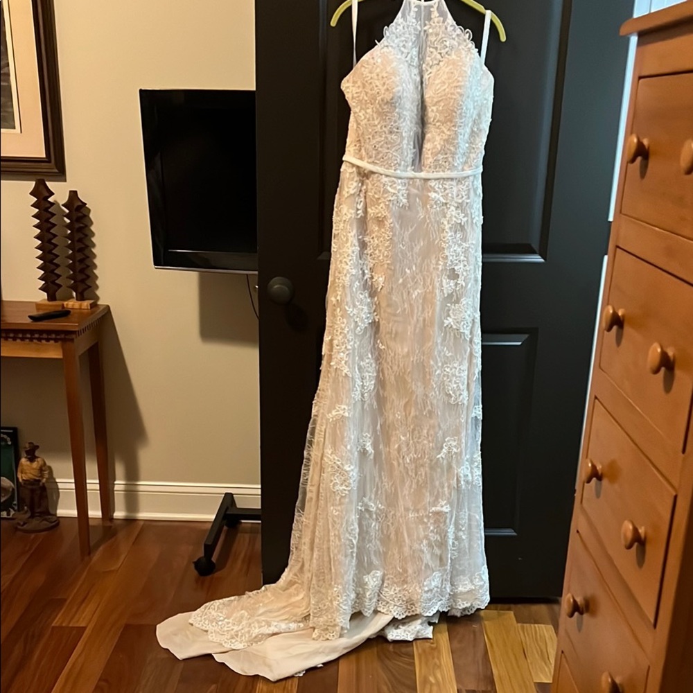 Mary’s Elegant Lace Halter Wedding Dress
